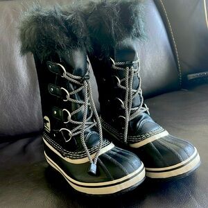 Girls sorel snow boots size 1